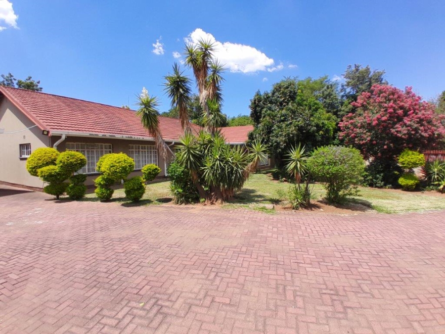 6 Bedroom Property for Sale in Bodorp North West
